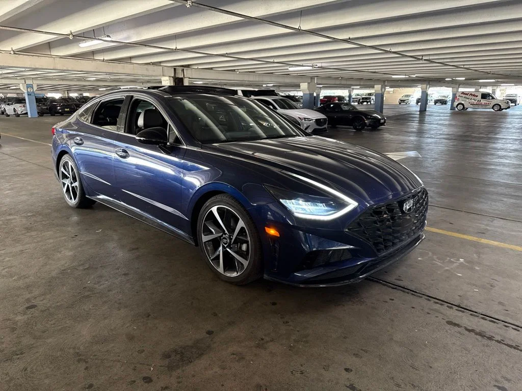 Used 2022 Blue Hyundai SEL Plus image 2