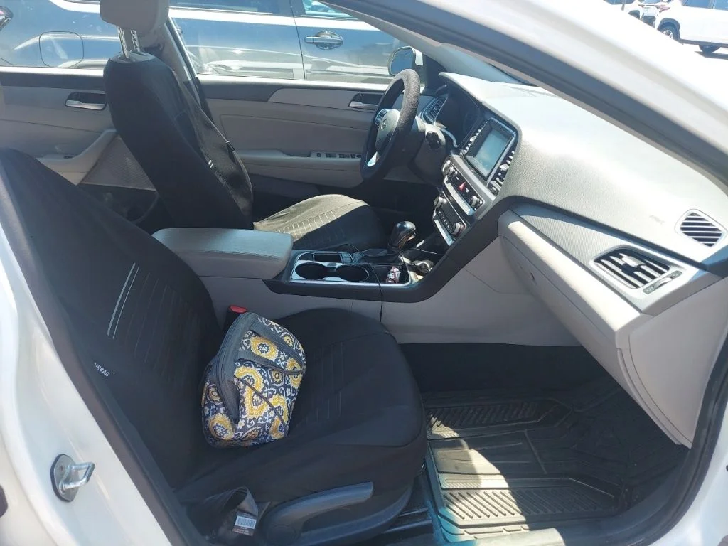 Used 2019 White Hyundai SEL image 6