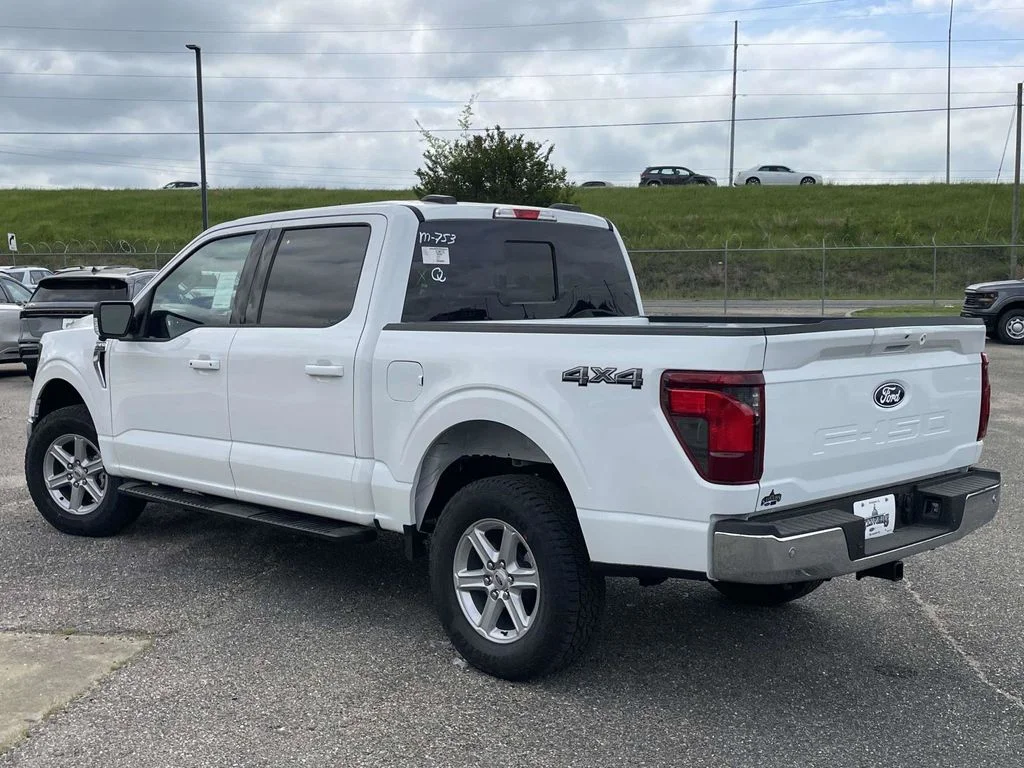 New 2026 White Ford XLT image 5