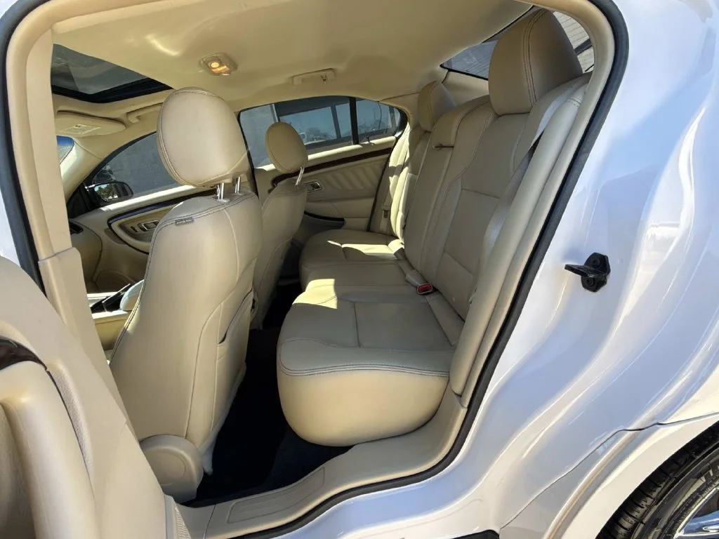 Used 2018 White Ford Limited image 23