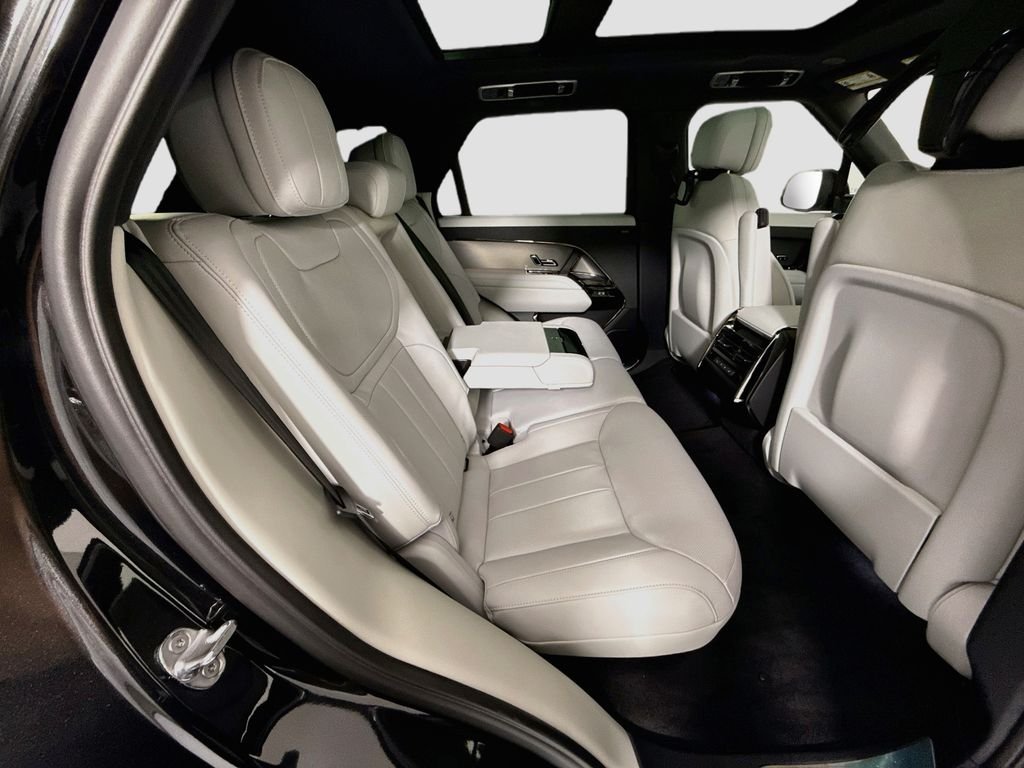 New 2026 Santorini Black Land Rover SE image 23