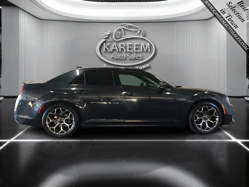 Used 2018 Maximum Steel Metallic Clearcoat Chrysler 300S image 4