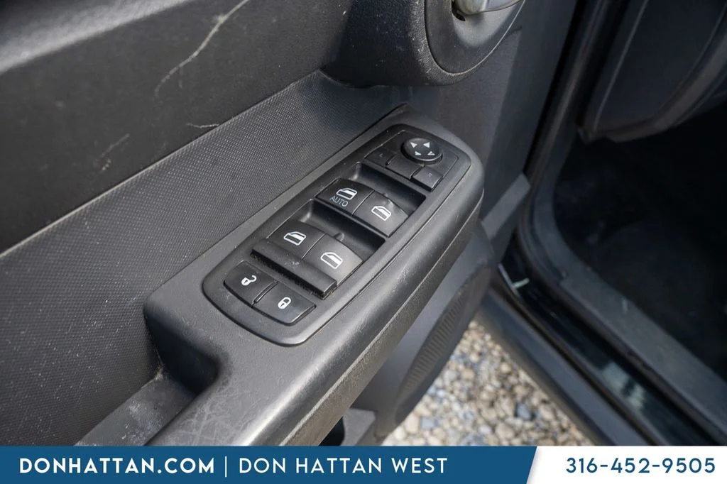 Used 2007 Black Dodge SXT image 11