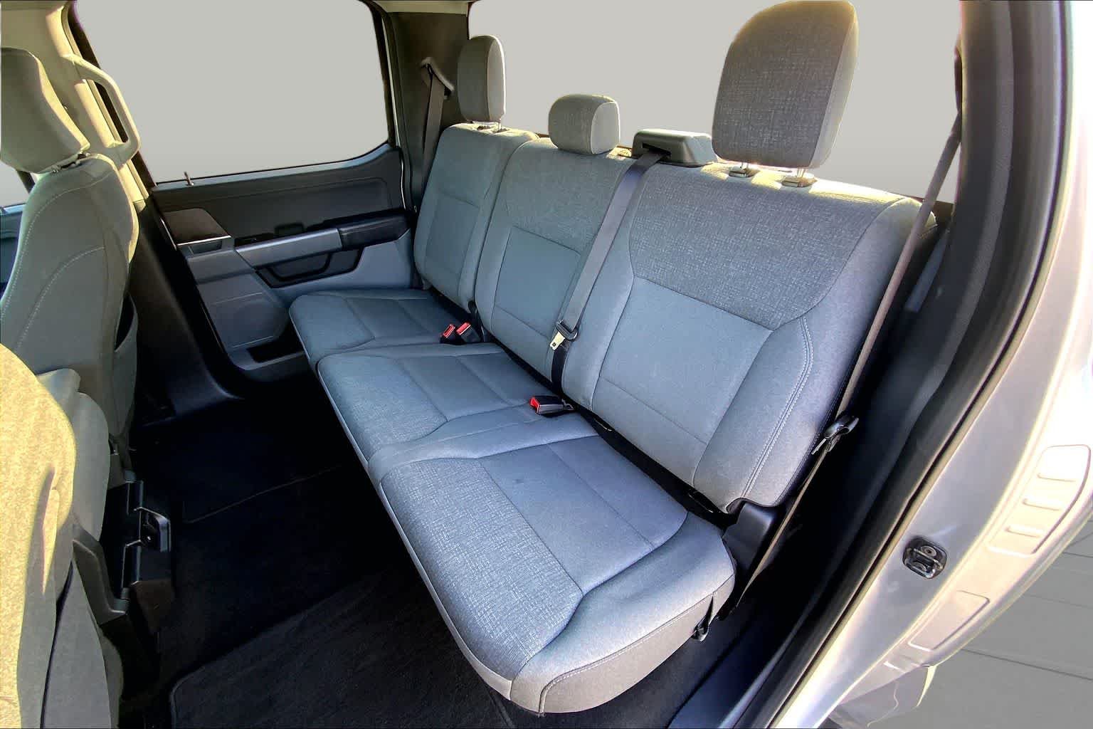 Used 2025 Iconic Silver Ford XLT image 21