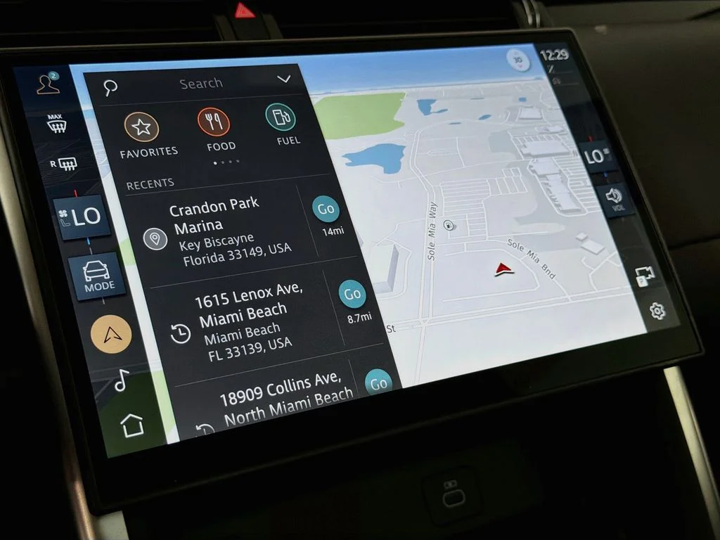 Used 2025 Black Land Rover S image 13