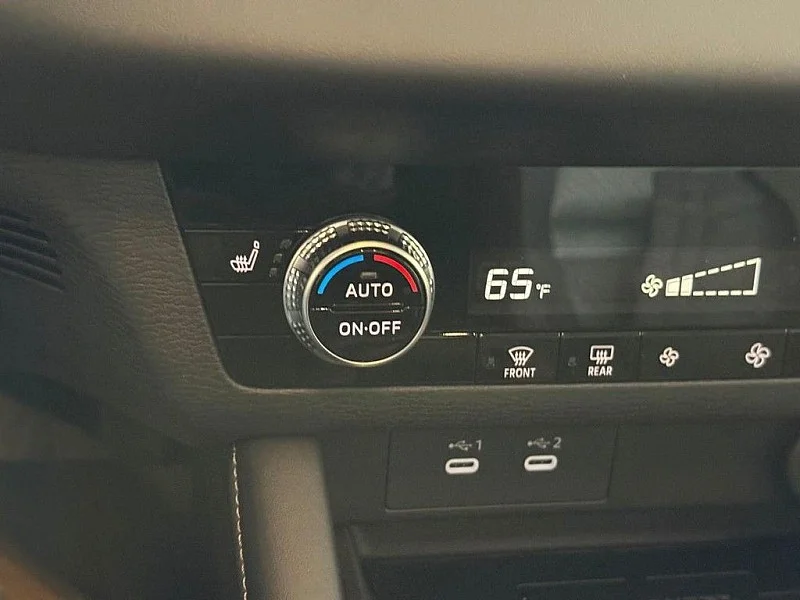 2025 Mitsubishi Outlander ES - Photo 12