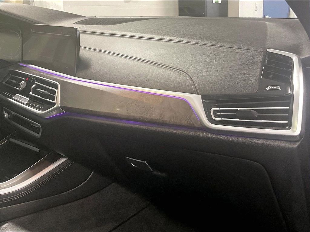 Used 2020 Black BMW xDrive40i image 13