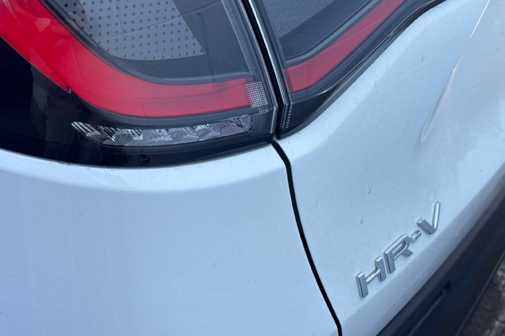 Used 2024 Platinum White Pearl Honda LX image 7