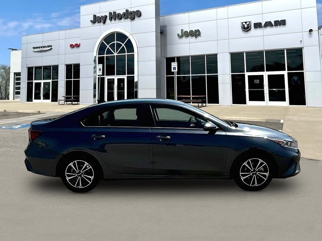 Used 2024 Gray Kia LXS image 4