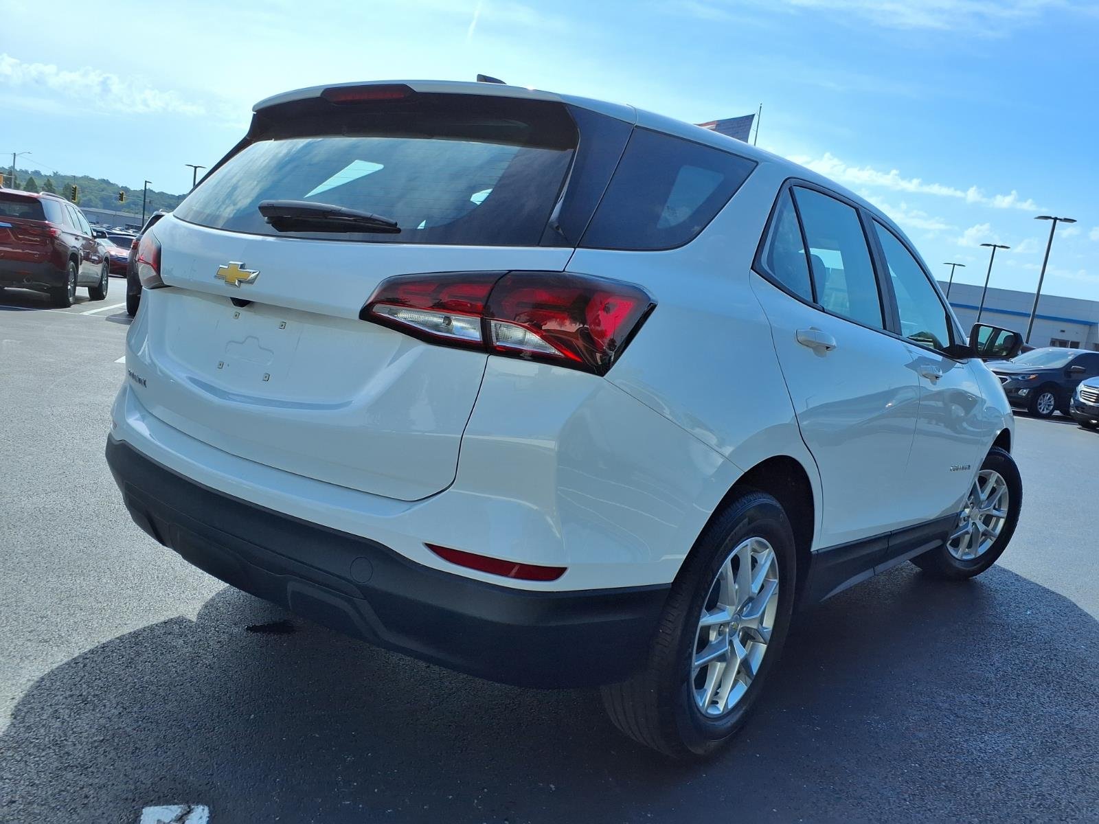 Used 2022 Summit White Chevrolet LS image 28