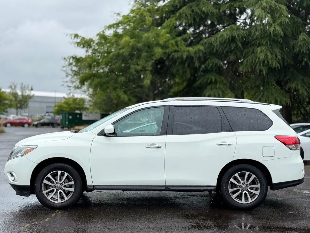 Used 2015 Nissan Pathfinder SV with VIN 5N1AR2MM5FC685358 for sale in Beaverton, OR