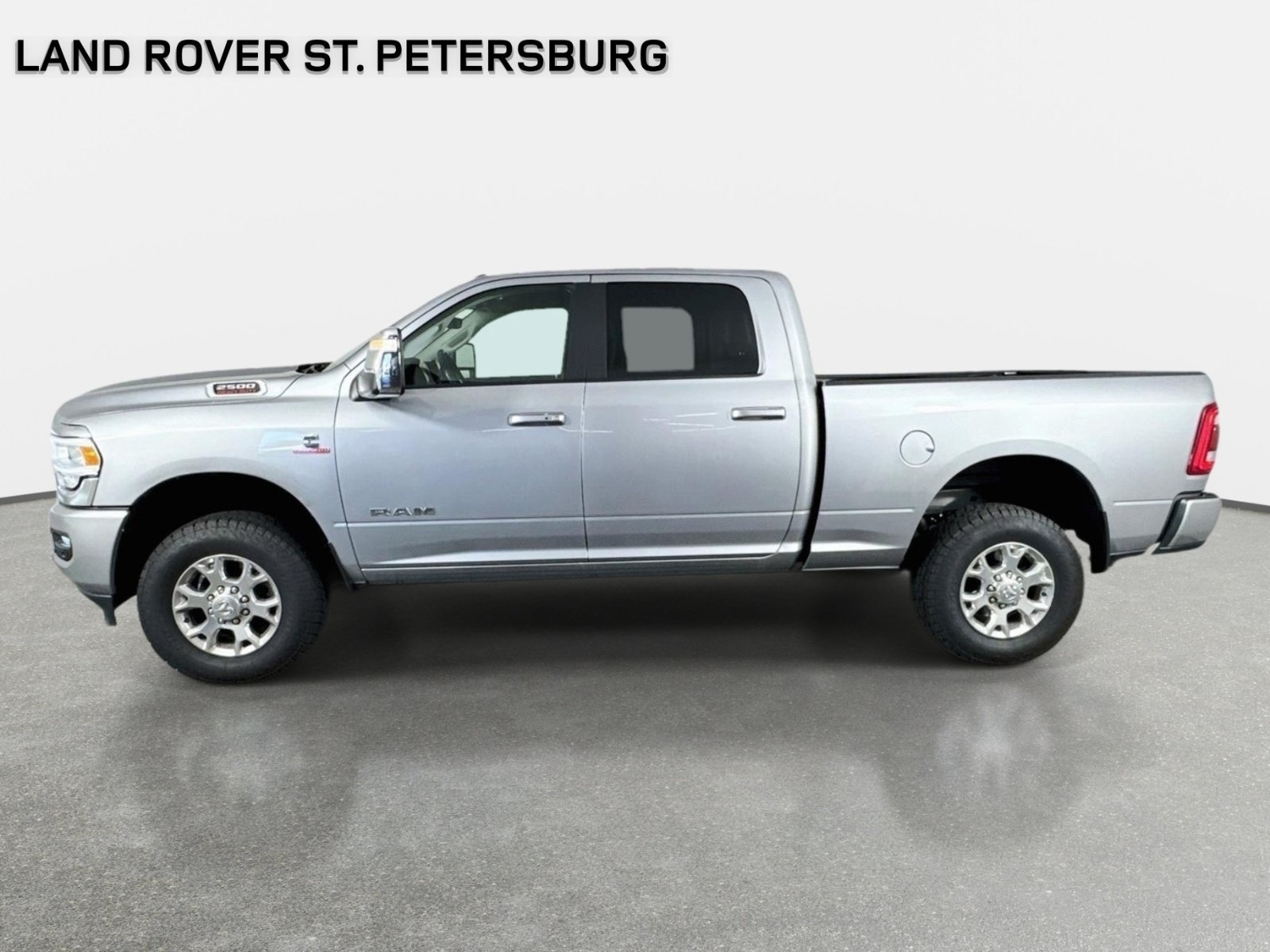Used 2024 Billet Silver Metallic Clearcoat Ram Laramie image 8