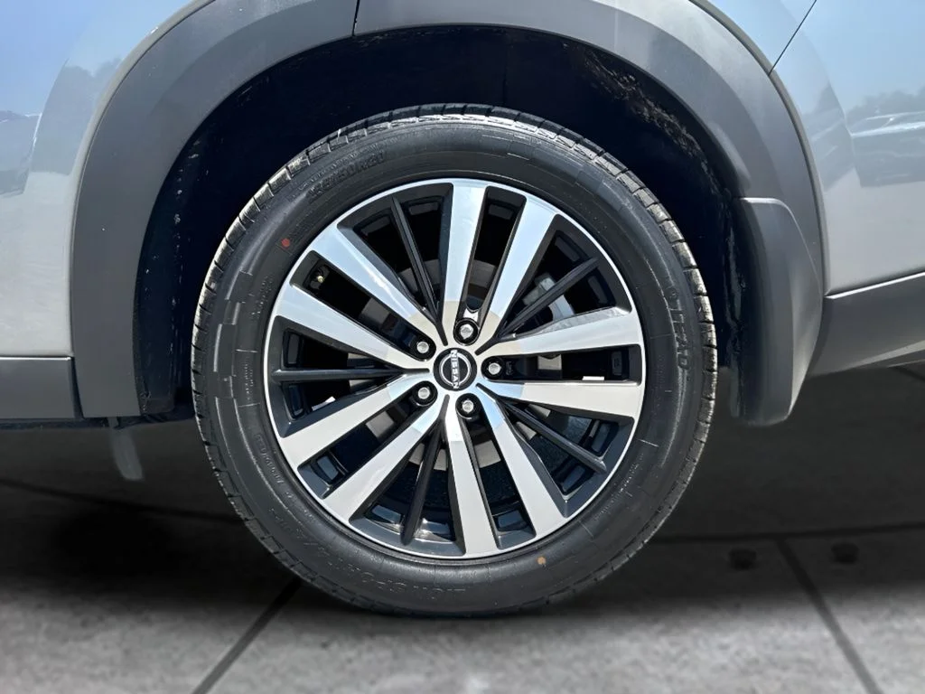 Used 2023 Gray Nissan Platinum image 38