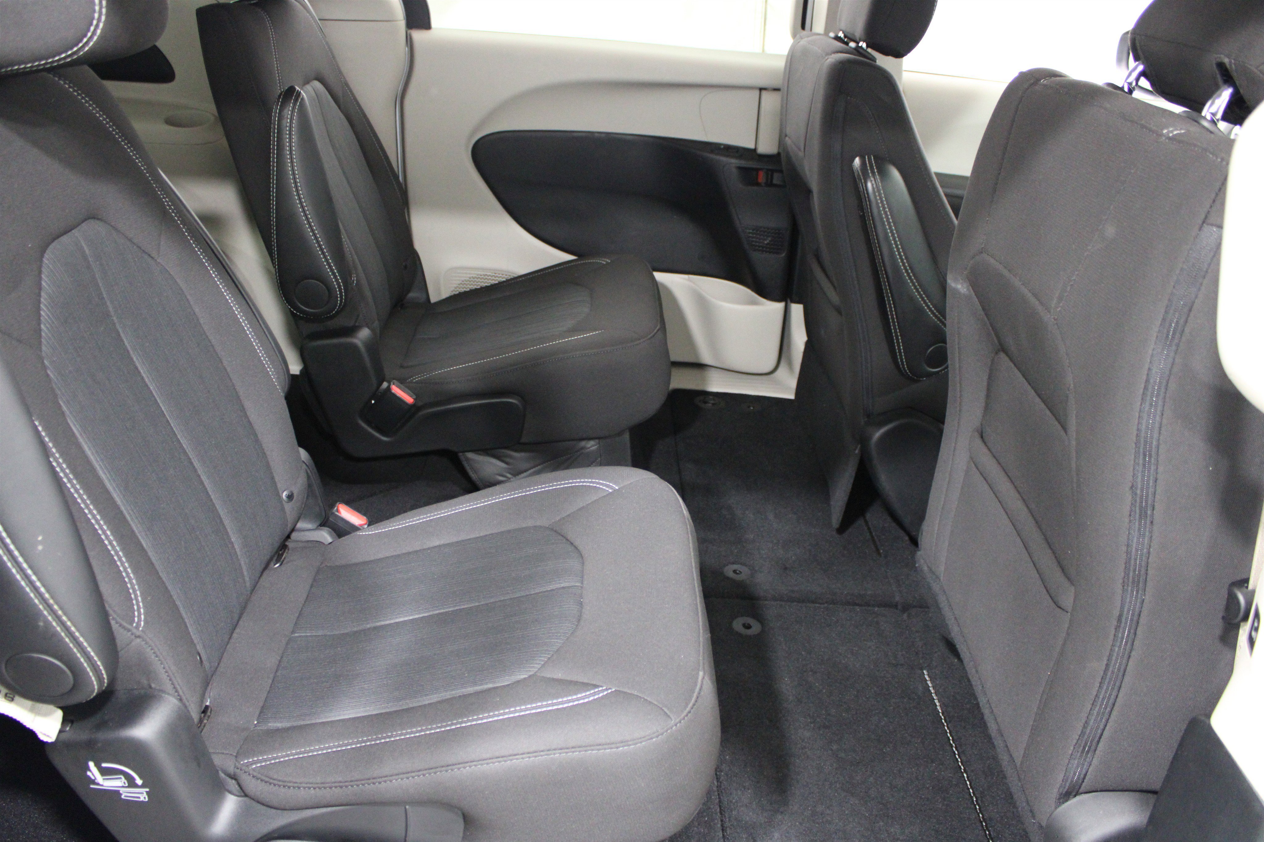 Used 2024 Bright White Clearcoat Chrysler LX image 25