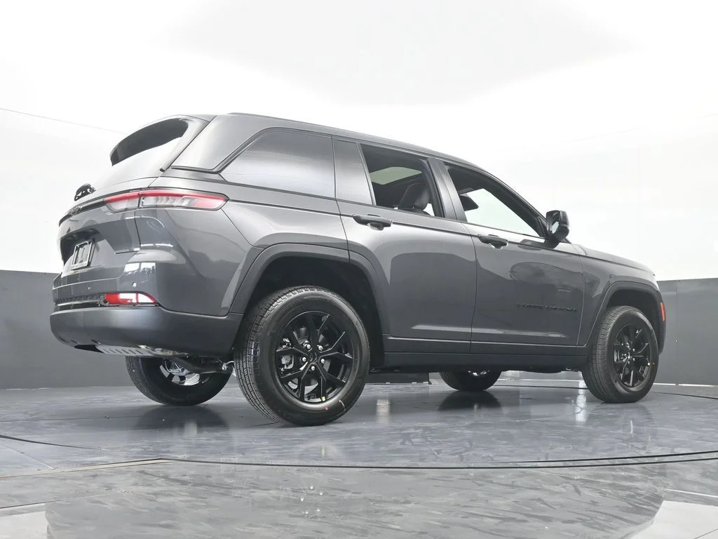 New 2025 Baltic Gray Metallic Clear-Coat Exterior Paint Jeep Altitude X image 52
