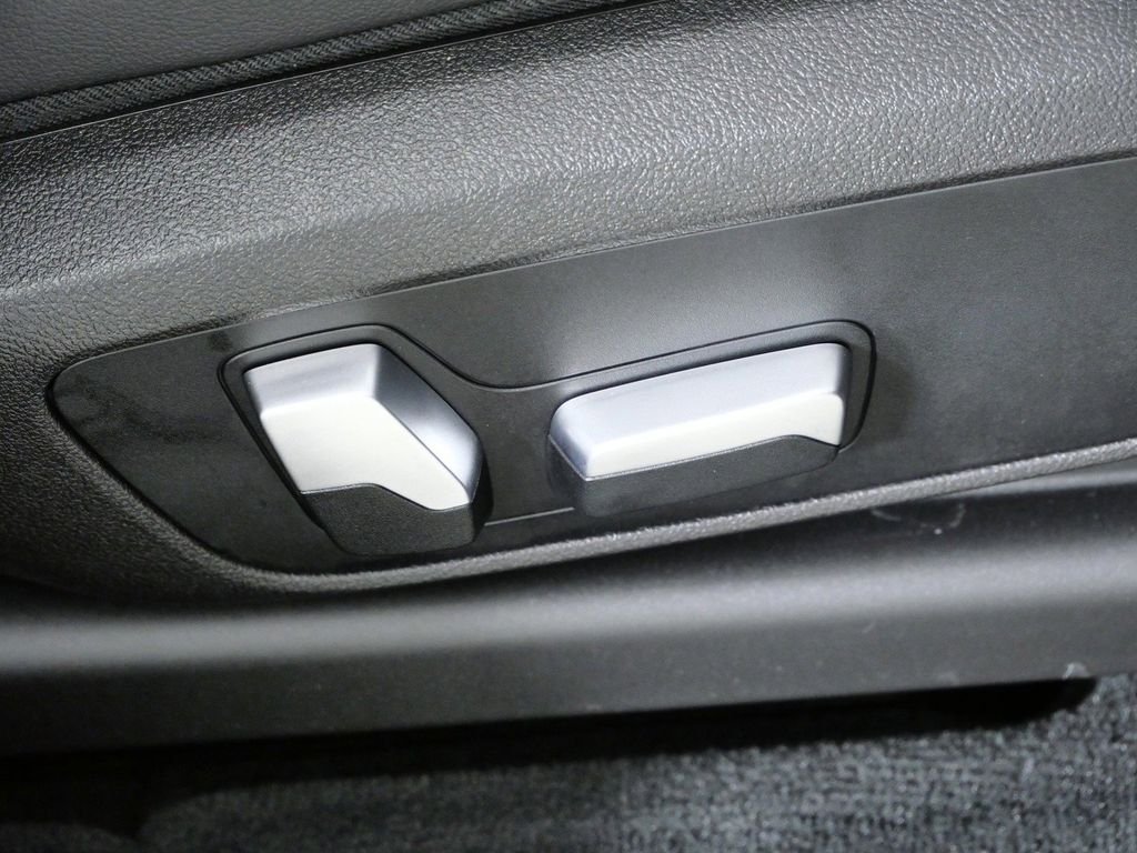 Used 2022 Black BMW xDrive30i image 22
