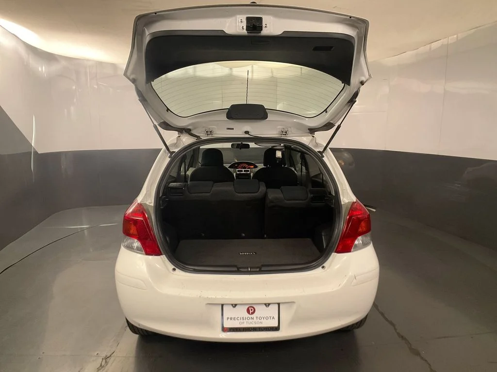 Used 2009 Polar White Toyota Base image 30