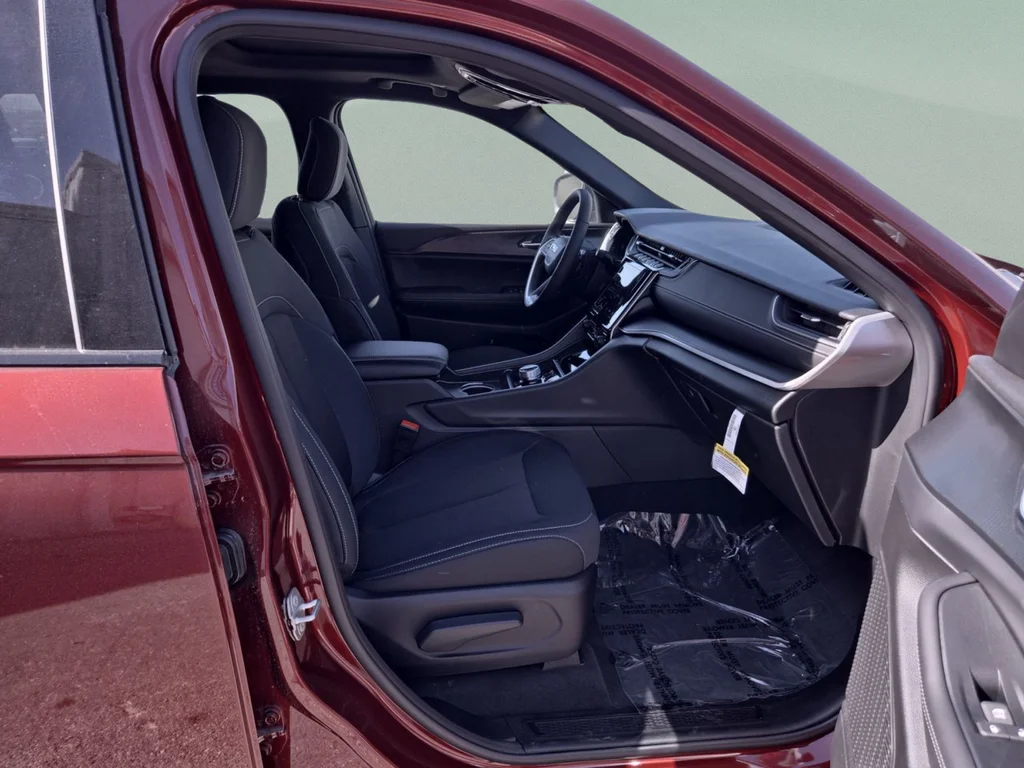 2025 Jeep Grand Cherokee L Laredo - Photo 30