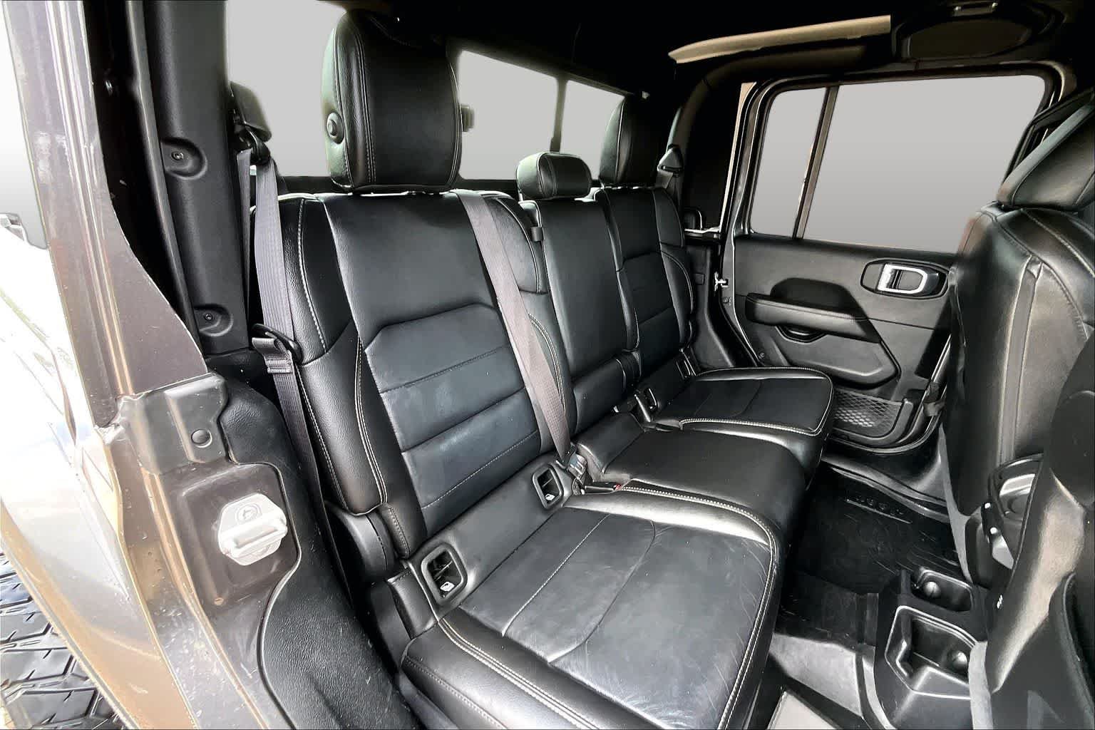 Used 2021 Granite Crystal Metallic Clearcoat Jeep Overland image 20