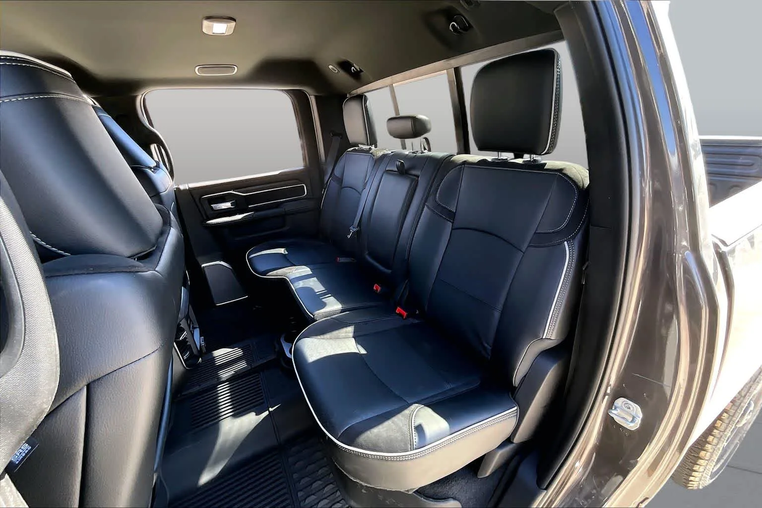 New 2026 Granite Crystal Metallic Clear-Coat Exterior Paint RAM Laramie image 19