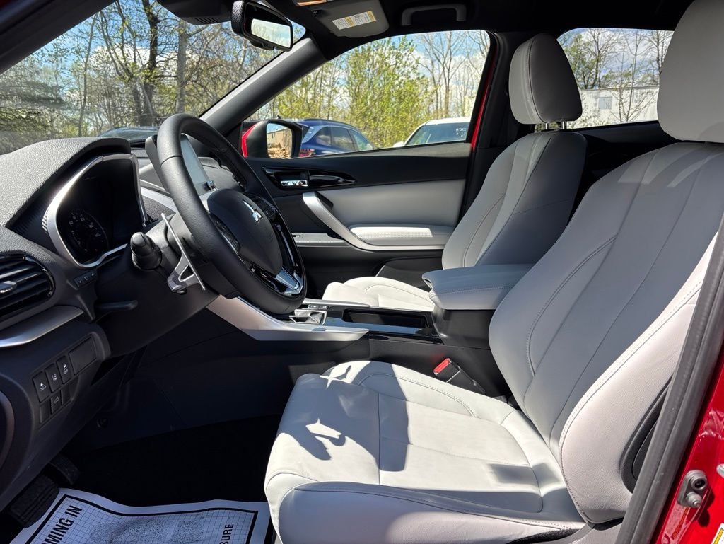 Used 2024 Red Mitsubishi SEL image 9