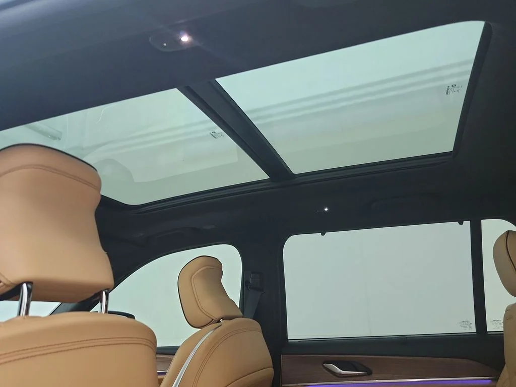 New 2026 Bright White Clear-Coat Exterior Paint Jeep Summit image 29