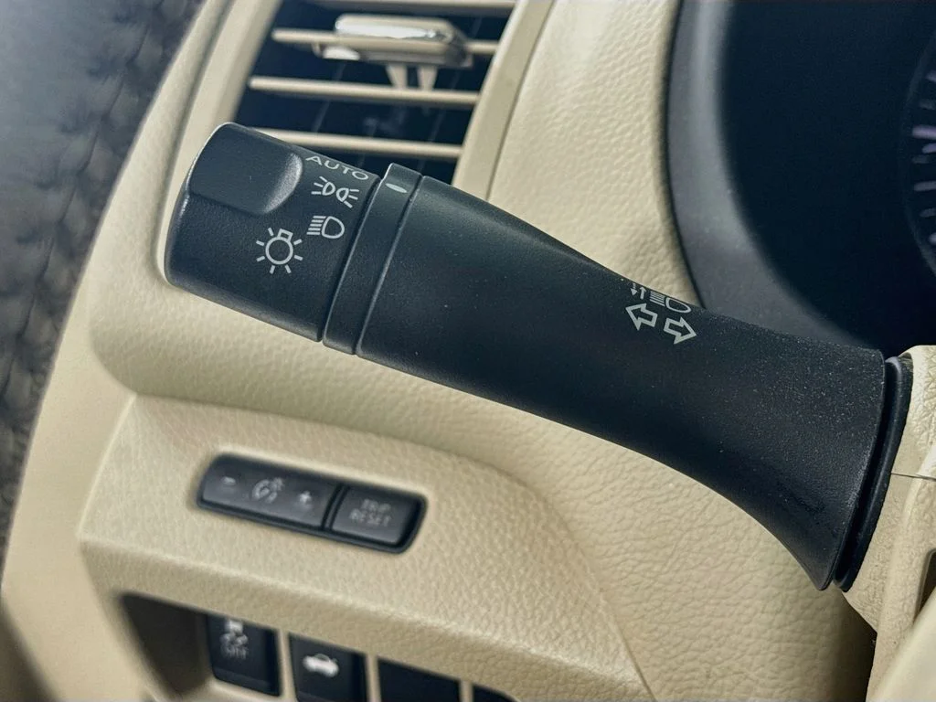 Used 2013 Beige Nissan 2.5 SV image 13