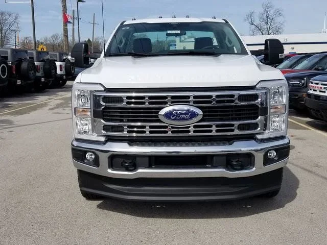 2025 Ford F-550 Super Duty Chassis Cab XL - Photo 7