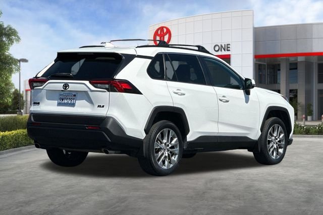Certified Used 2019 White Toyota XLE Premium image 5