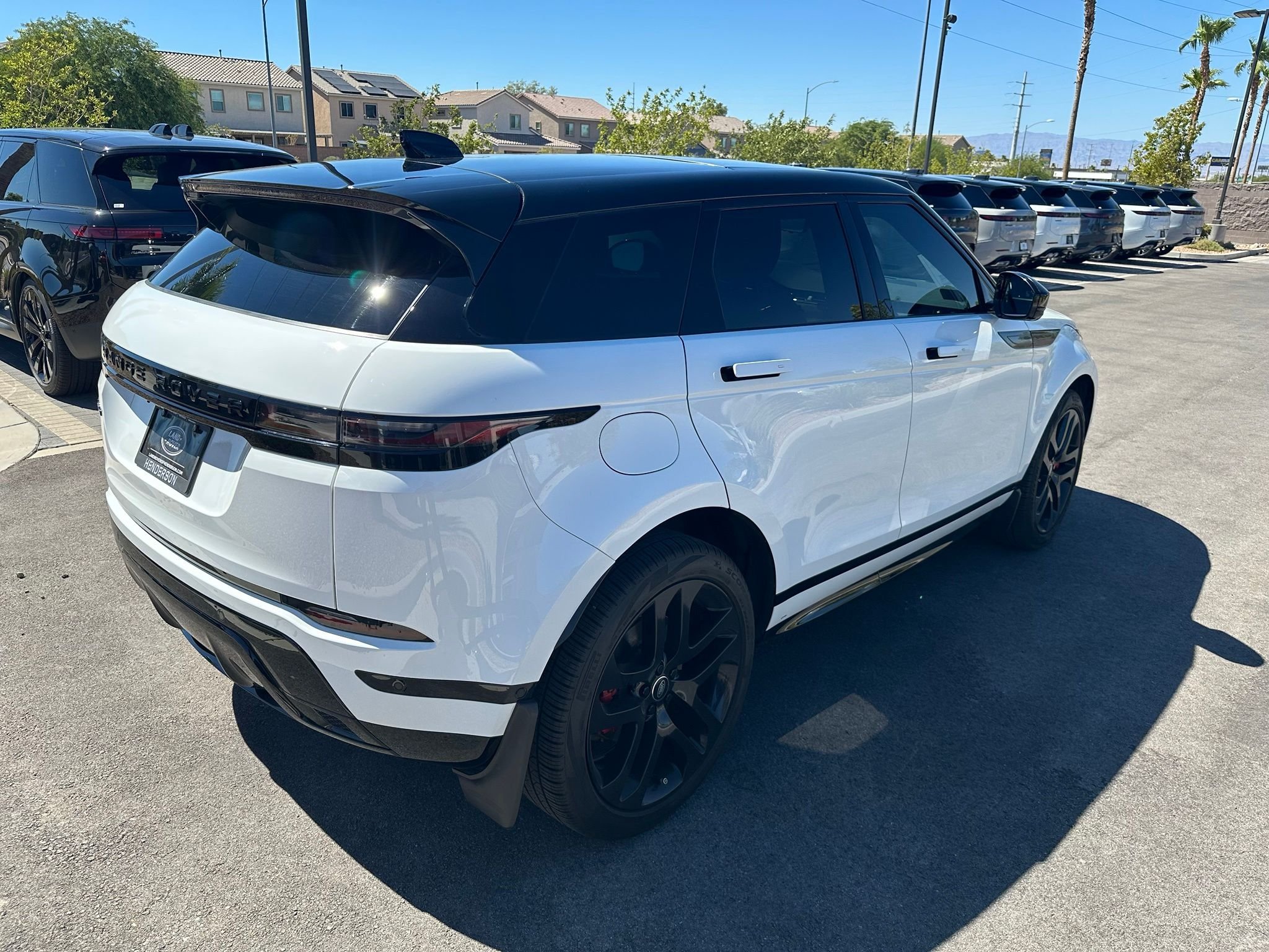 Used 2024 Fuji White Land Rover Dynamic image 2