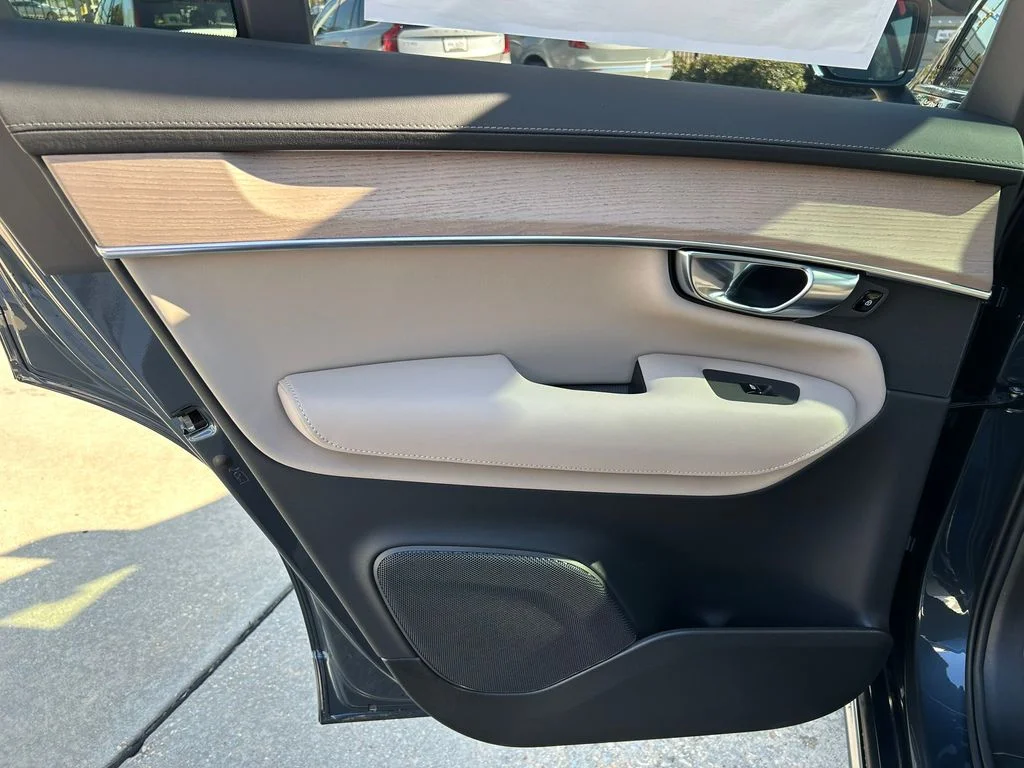 2026 Volvo XC90 Plus - Photo 14