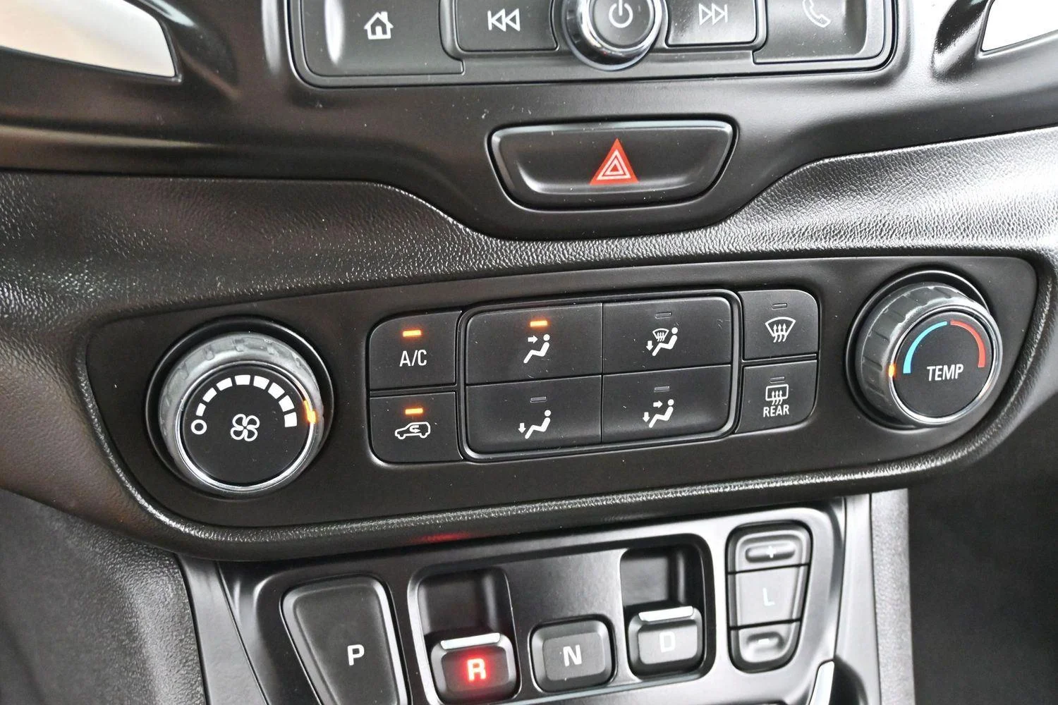 Used 2021 Quicksilver Metallic GMC SLE image 23