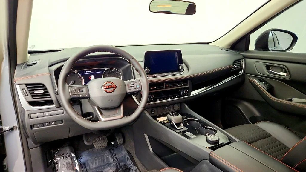 Used 2025 Boulder Gray Pearl Nissan AWD Rock Creek image 12