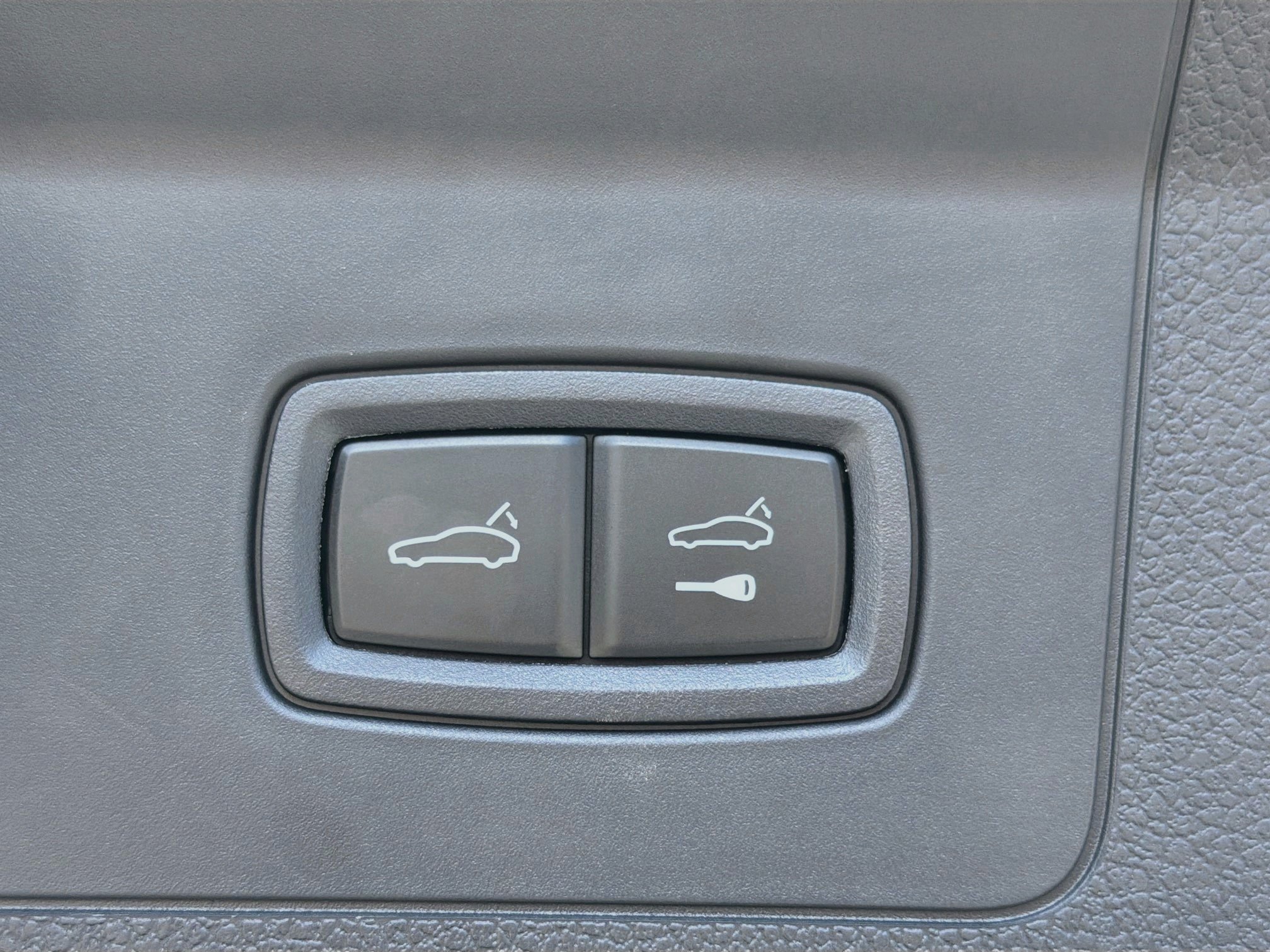 Used 2026 Chalk Porsche 4 E-Hybrid image 13