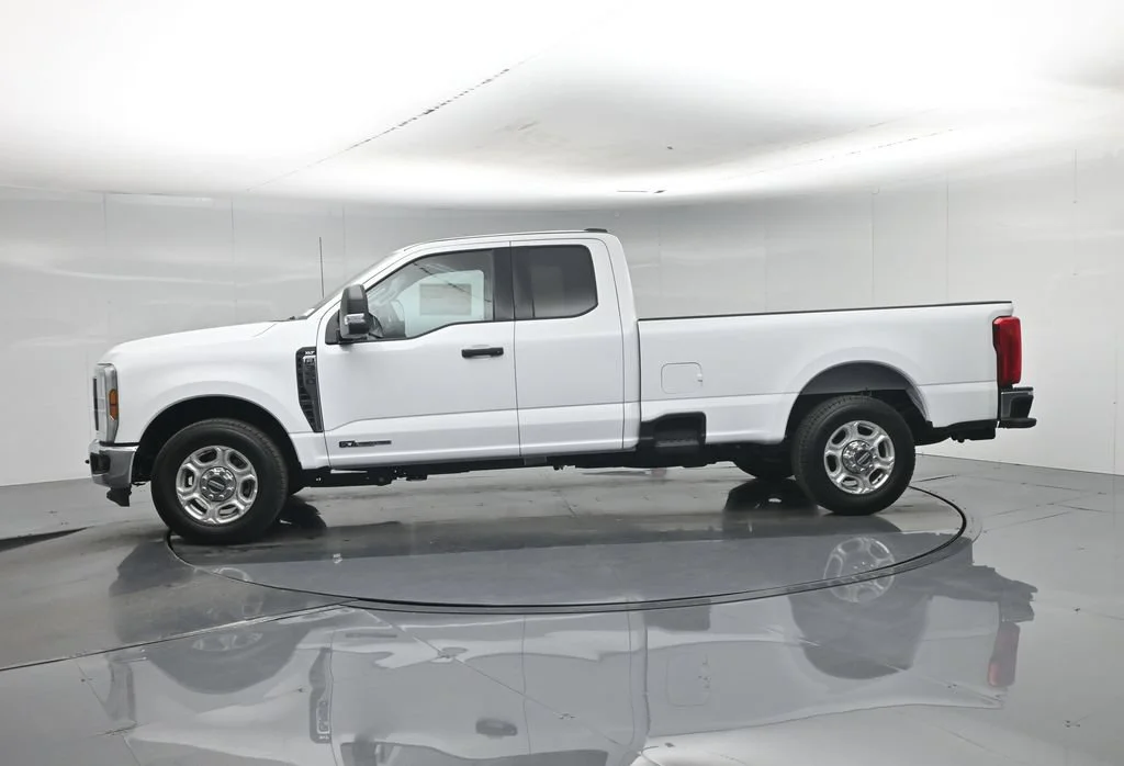 New 2026 Oxford White Ford XLT image 28