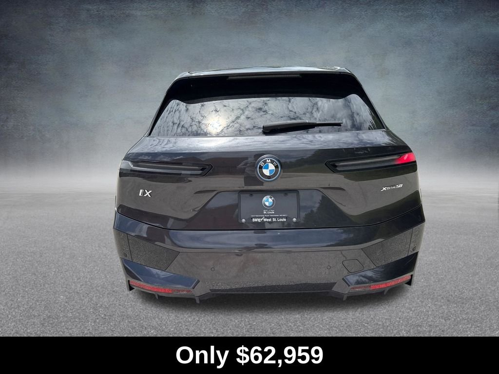 Used 2025 Gray BMW xDrive50 image 4