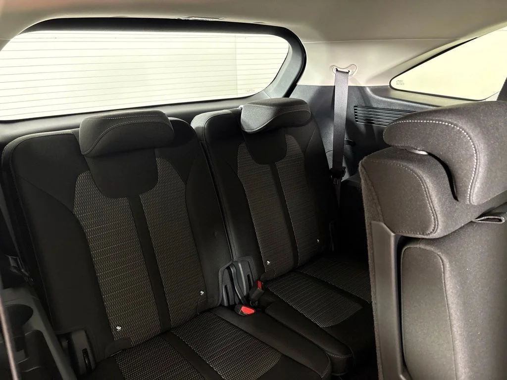 New 2026 Glacial White Pearl Kia LX image 19