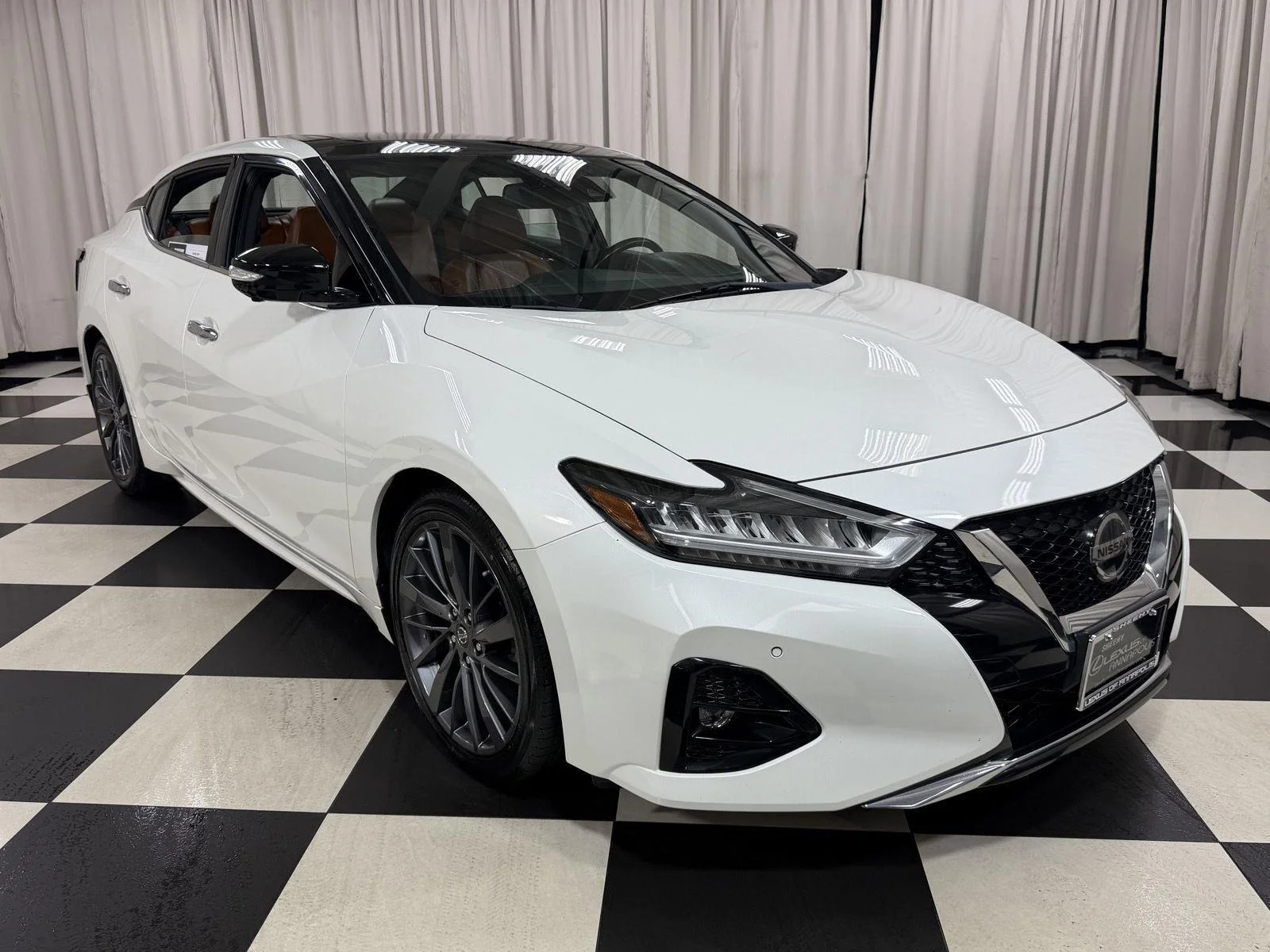 Used 2019 Pearl White Tricoat Nissan Platinum image 1