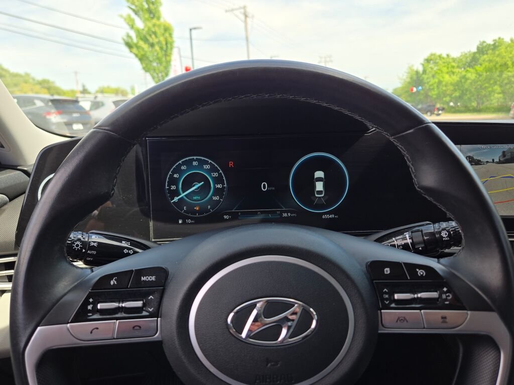 Used 2022 Black Hyundai Limited image 33
