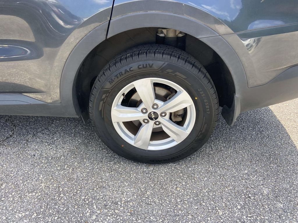 Used 2022 Gray Kia LX image 9