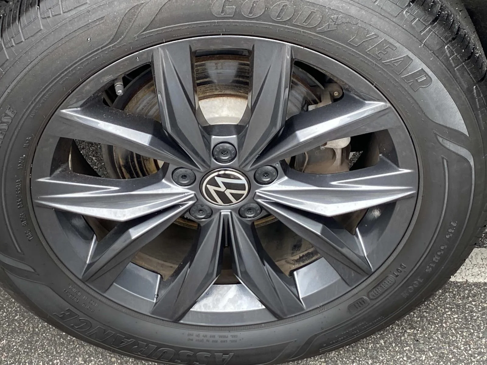 Certified Used 2024 Platinum Gray Metallic Volkswagen 2.0T SE 4MOTION image 27