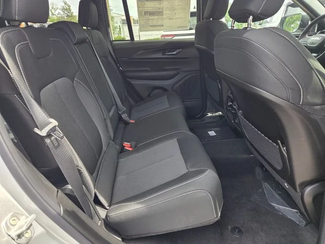 New 2026 Silver Zynith Exterior Paint Jeep Laredo image 13