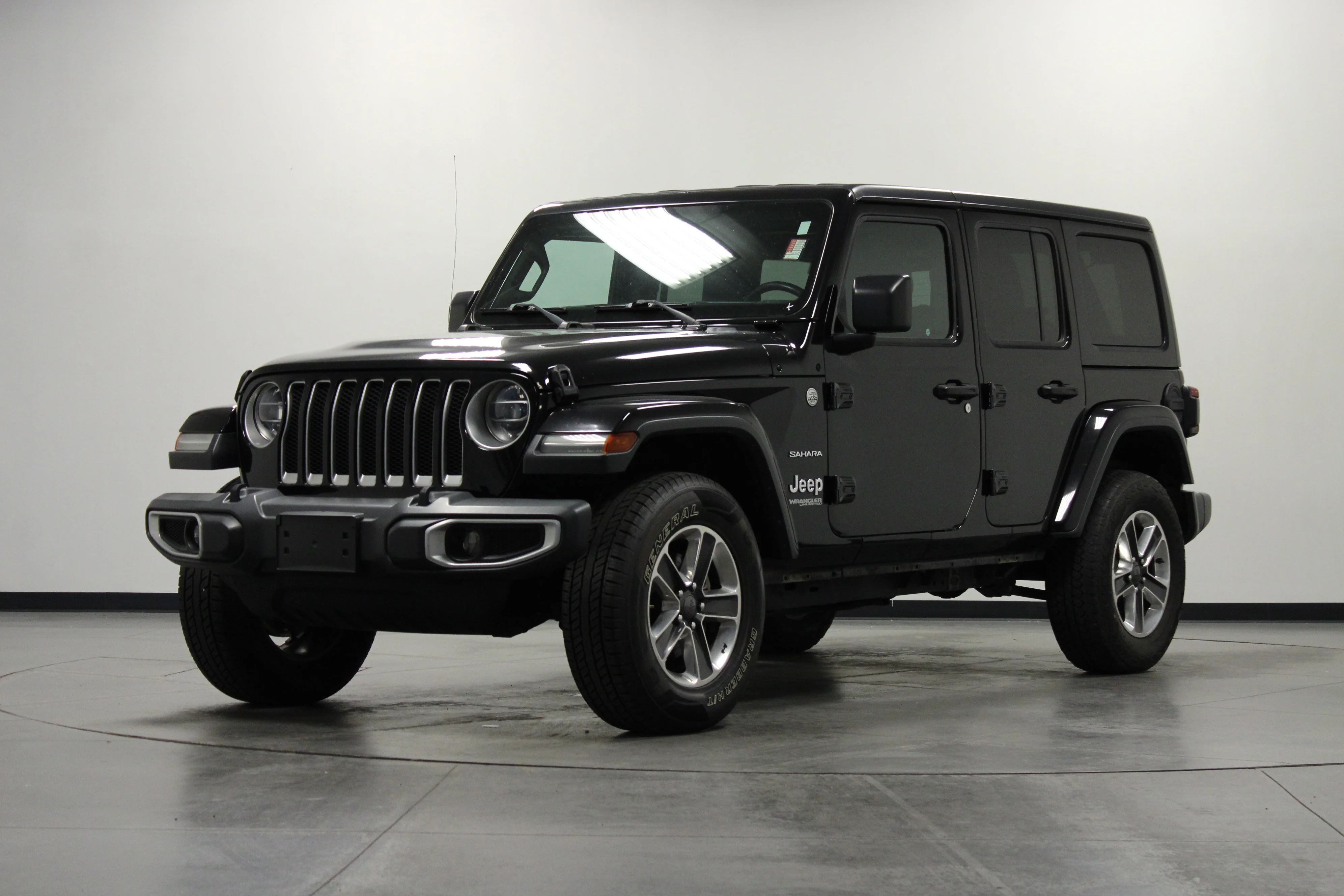 Used 2018 Black Clearcoat Jeep Sahara image 8