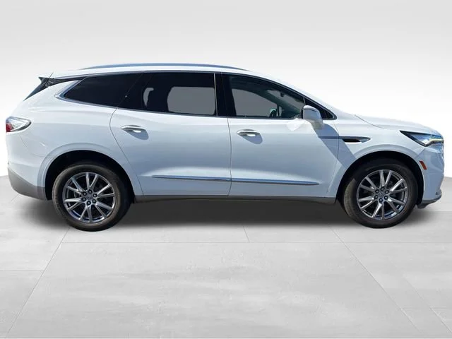 Used 2023 Summit White Buick Essence image 8
