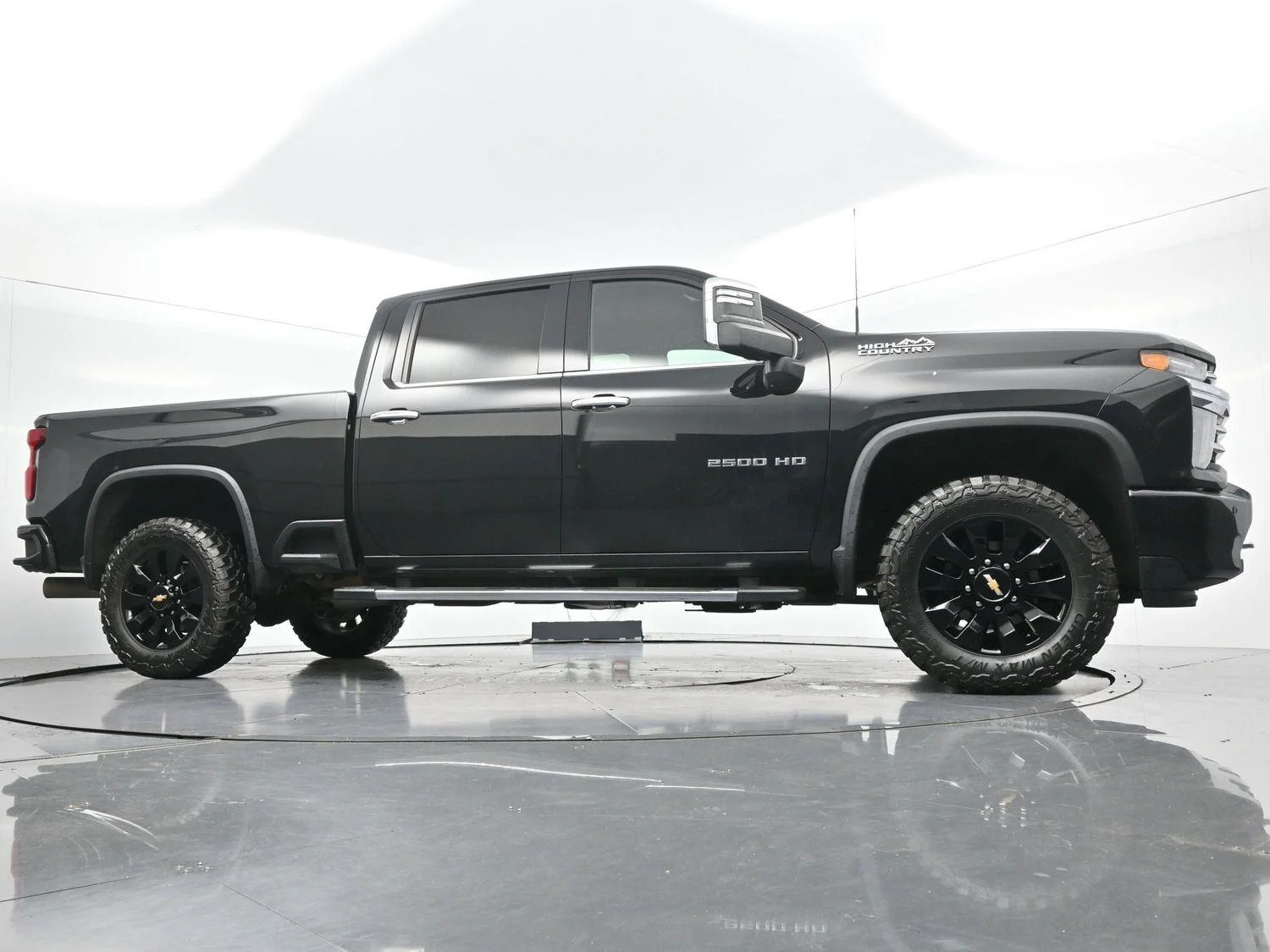 Used 2021 Black Chevrolet High Country image 42