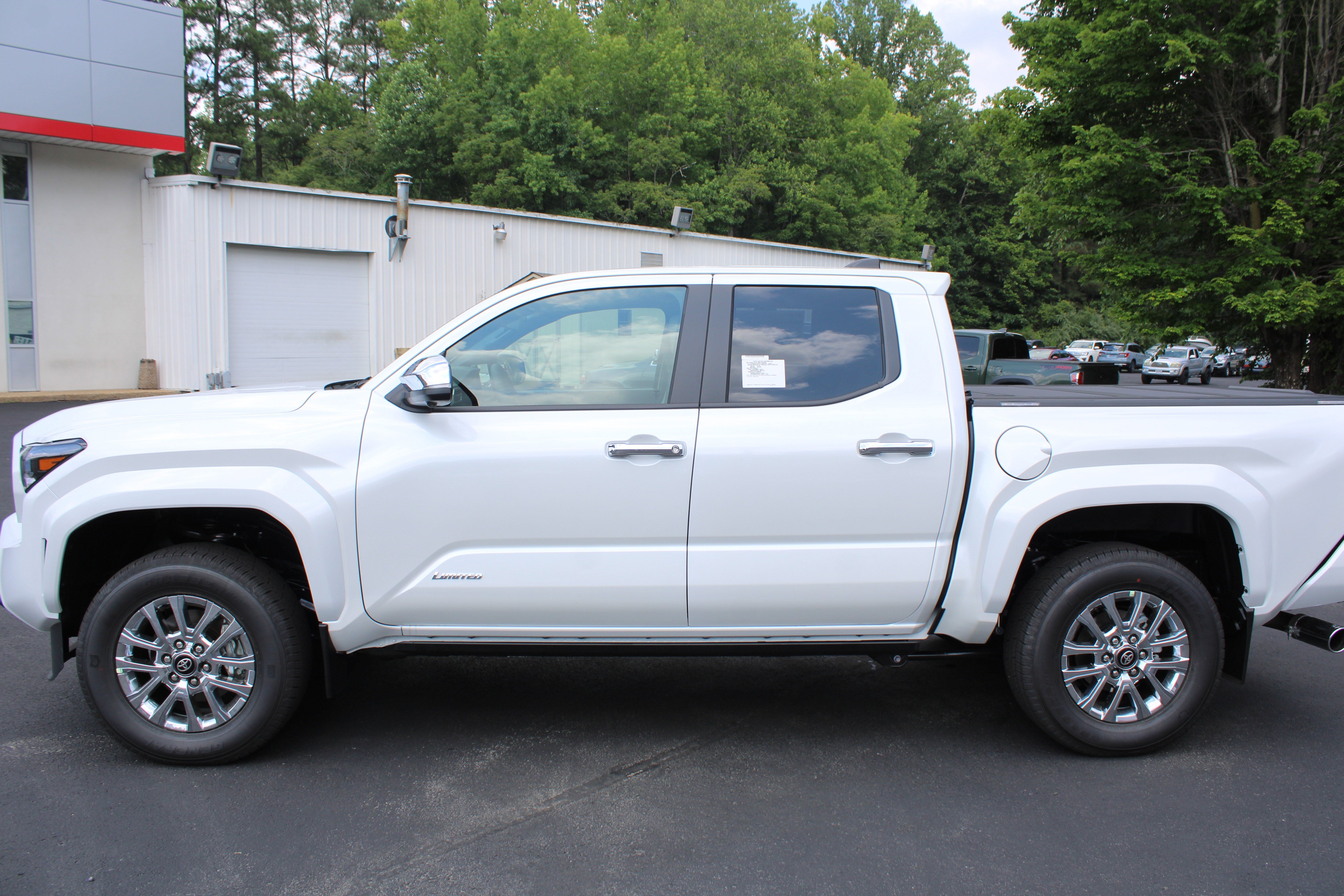 New 2026 Wind Chill Pearl <sup>1</sup> Toyota  Limited image 8
