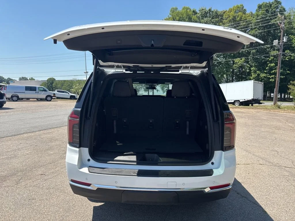 Used 2025 Summit White Chevrolet LT image 32