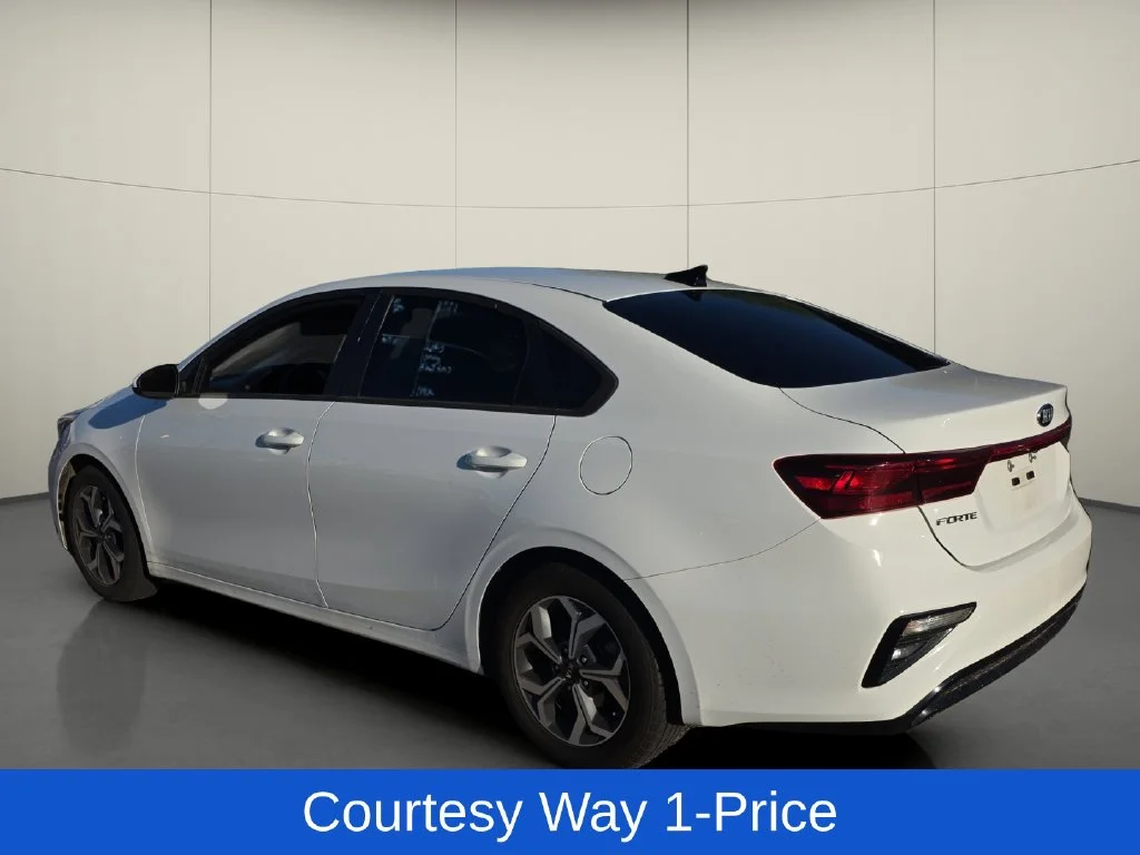 Used 2021 White Kia LXS image 6