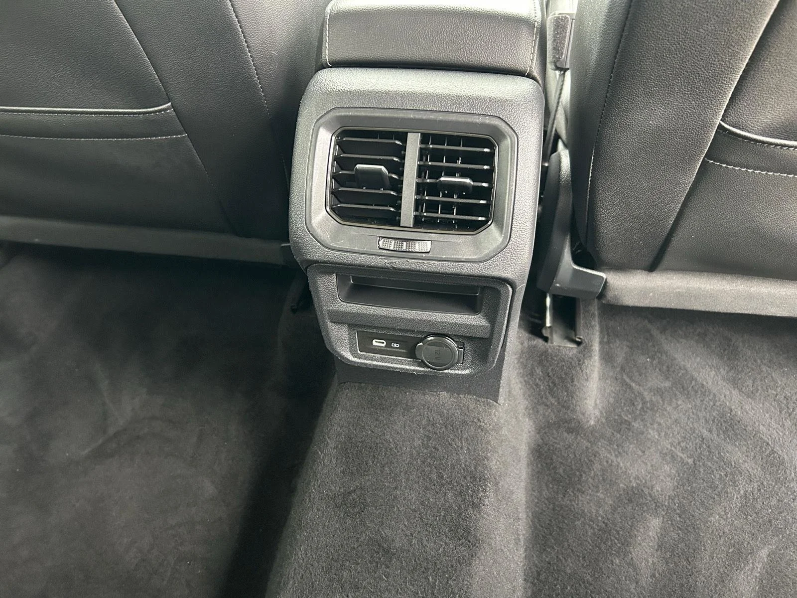 Certified Used 2022 SILVER Volkswagen SE image 19