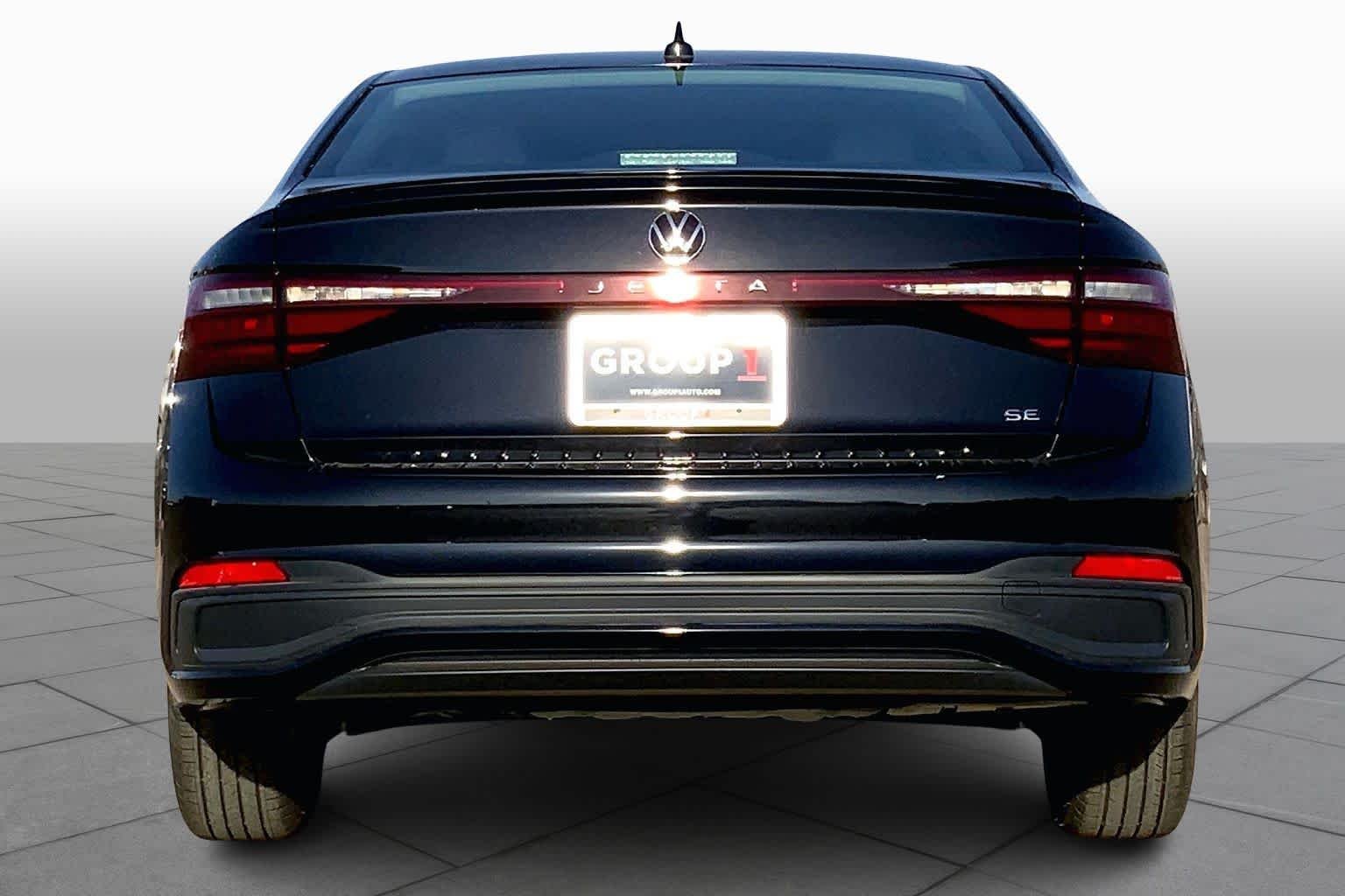 New 2026 Deep Black Pearl Volkswagen SE image 4